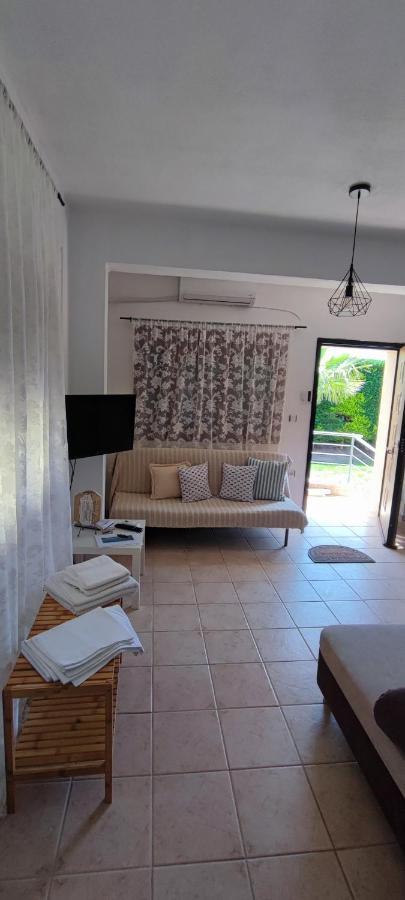 Maria'S Luxury Apartment Kassandria Bagian luar foto
